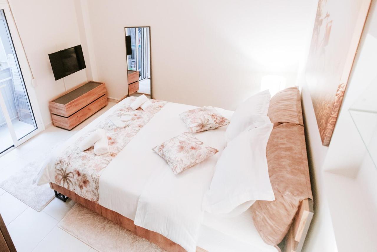 Best House, Ellinou Stratiotou, Ayia, Patra 외부 사진