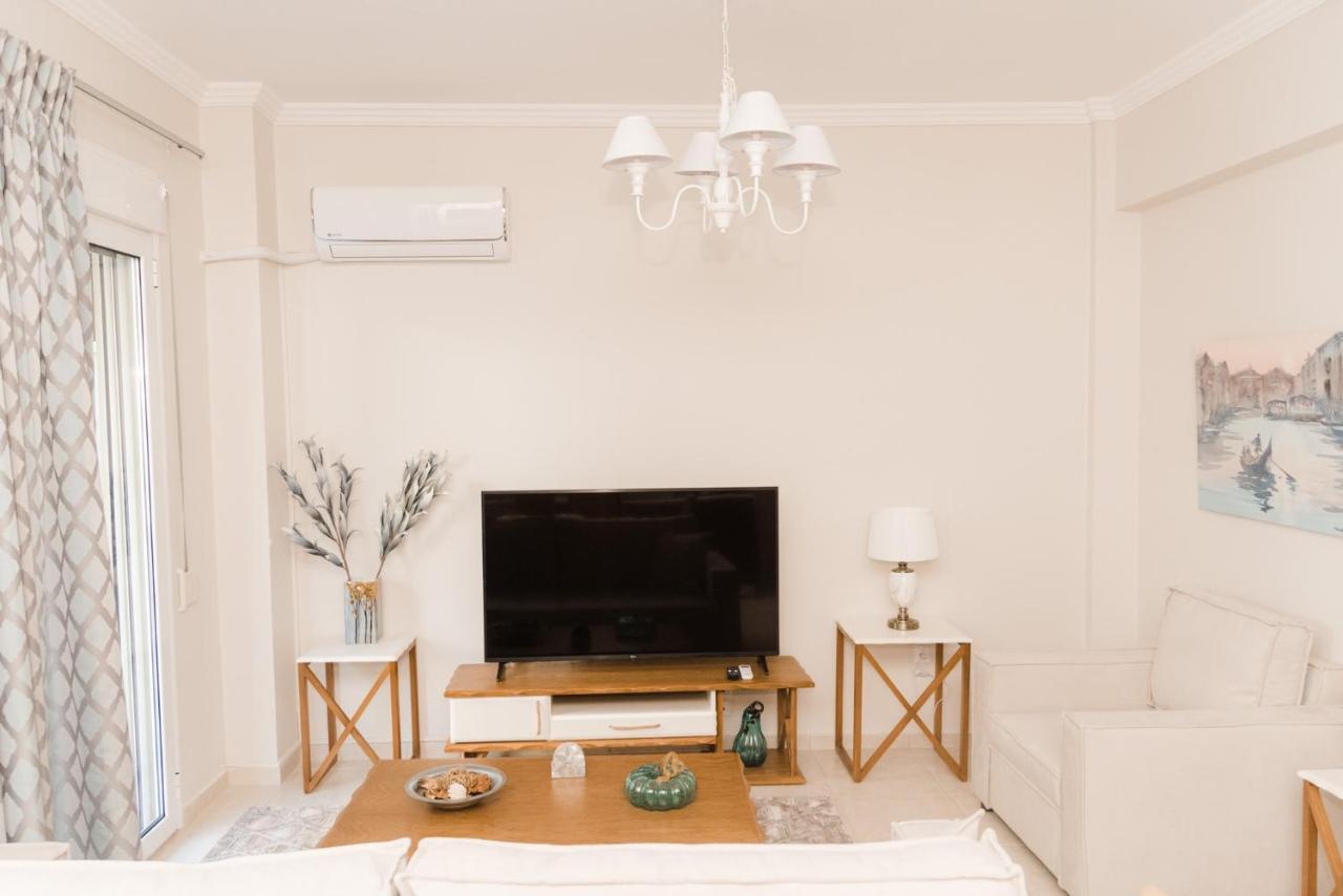 Best House, Ellinou Stratiotou, Ayia, Patra 외부 사진
